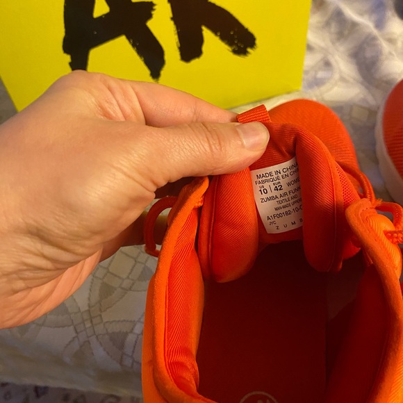 Unisex Zumba Fitness sneakers, NEW, used once, orange neon, size 10 - Picture 2 of 6